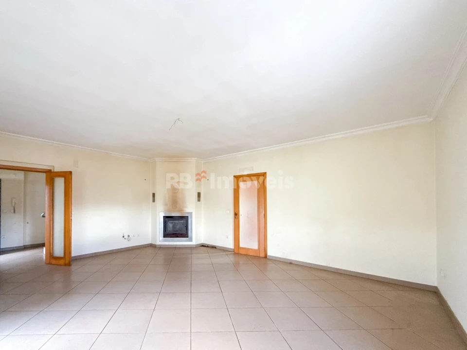 Moradia T2 para Venda em Serra e Junceira Foto 18