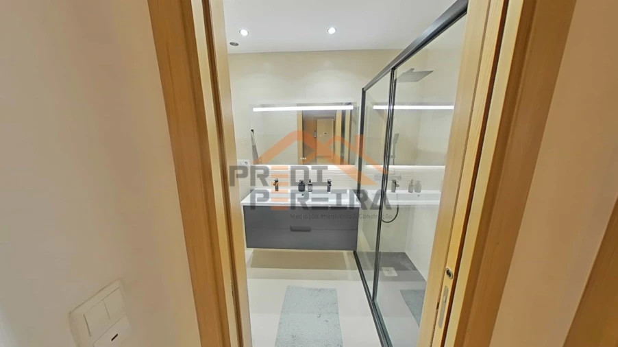 Apartamento T2 para Venda em Ramada e Caneças Foto 18