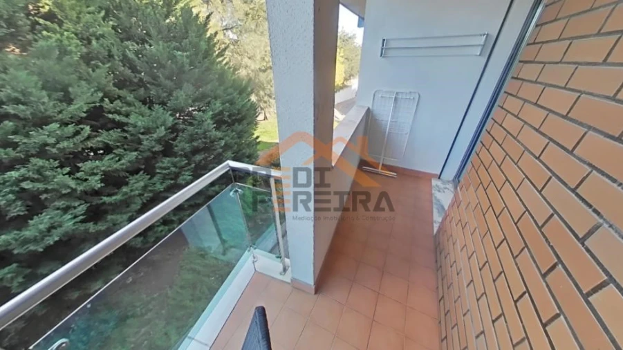 Apartamento T2 para Venda em Ramada e Caneças Foto 23