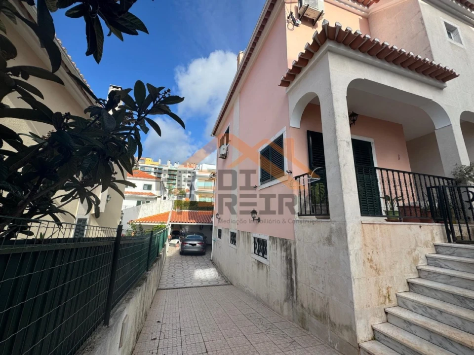 Moradia T4 para Venda em Ramada e Caneças Foto 4