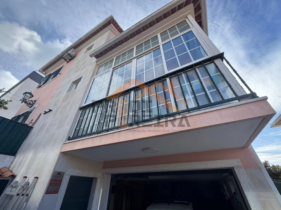 Moradia T4 para Venda em Ramada e Caneças Foto 7