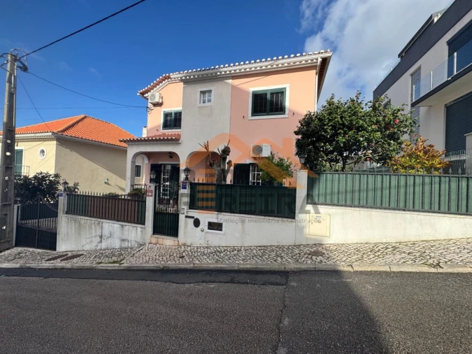 Moradia T4 para Venda em Ramada e Caneças Foto 14