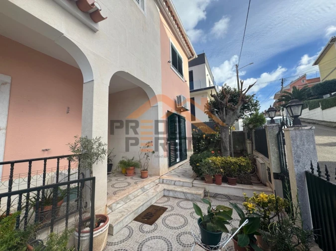 Moradia T4 para Venda em Ramada e Caneças Foto 2