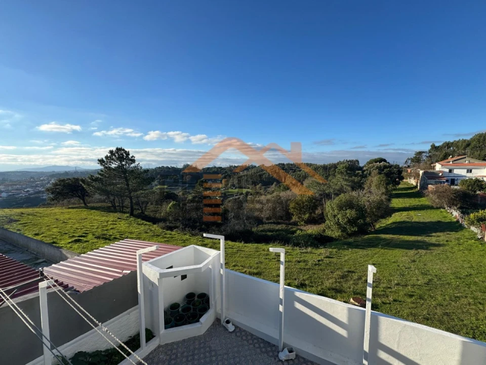 Moradia T4 para Venda em Ramada e Caneças Foto 1