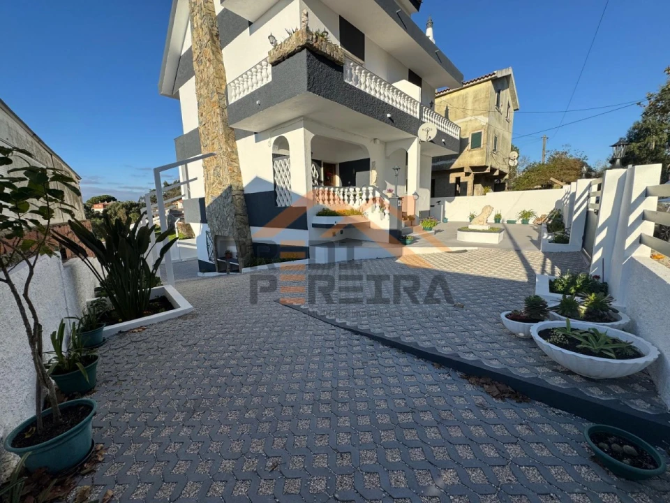 Moradia T4 para Venda em Ramada e Caneças Foto 5