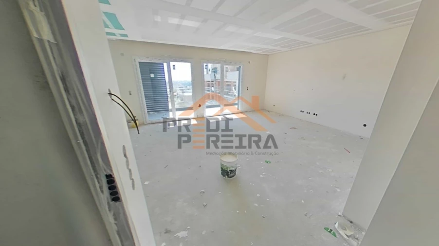 Apartamento T2 para Venda em Santo António dos Cavaleiros e Frielas Foto 3