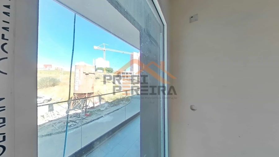 Apartamento T2 para Venda em Santo António dos Cavaleiros e Frielas Foto 23