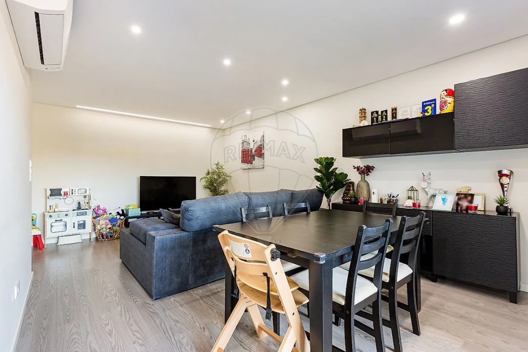 Apartamento T3 para Venda em Póvoa de Santo Adrião e Olival Basto Foto 4