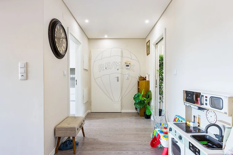 Apartamento T3 para Venda em Póvoa de Santo Adrião e Olival Basto Foto 2