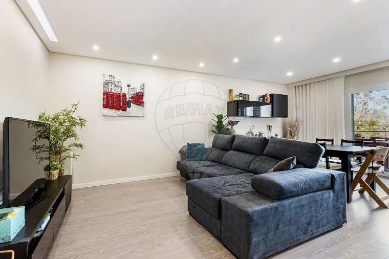 Apartamento T3 para Venda em Póvoa de Santo Adrião e Olival Basto Foto 6