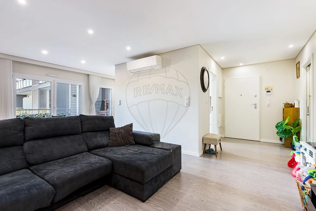 Apartamento T3 para Venda em Póvoa de Santo Adrião e Olival Basto Foto 1