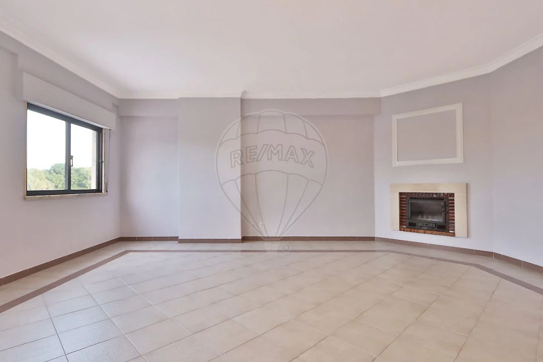 Apartamento T2 para Venda em Barcarena Foto 3