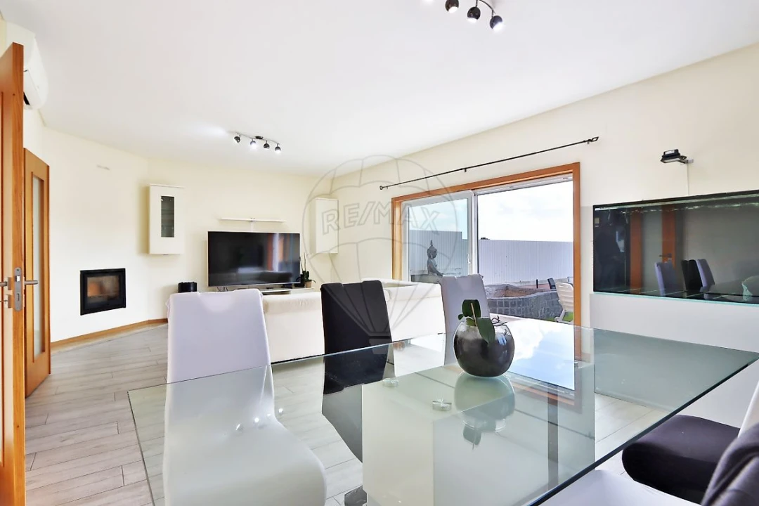 Moradia T4 para Venda em Rio de Mouro Foto 2