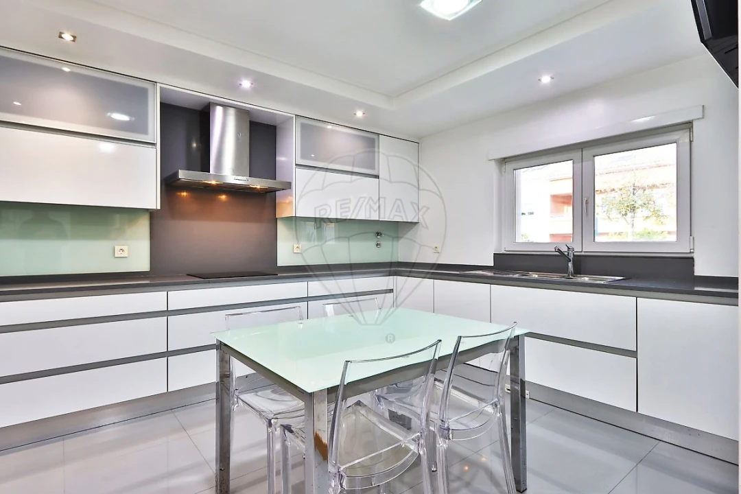 Moradia T4 para Venda em Rio de Mouro Foto 8