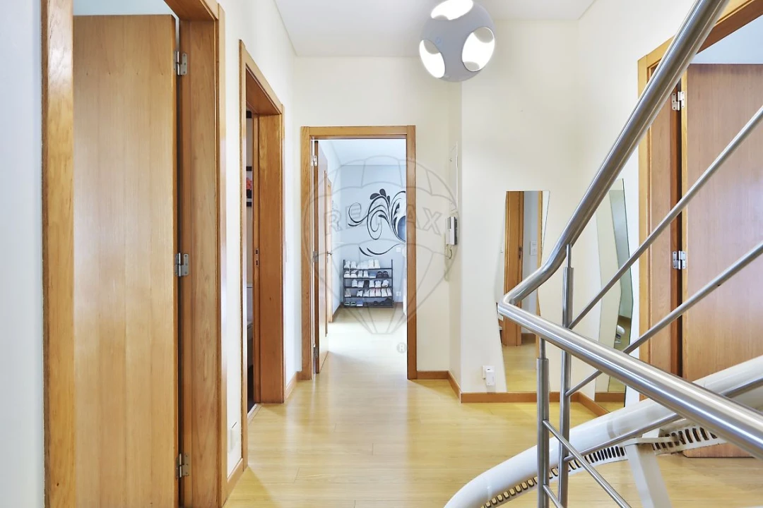 Moradia T4 para Venda em Rio de Mouro Foto 14