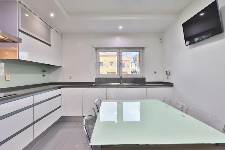 Moradia T4 para Venda em Rio de Mouro Foto 7