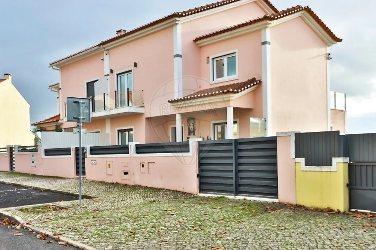 Moradia T4 para Venda em Rio de Mouro Foto 46