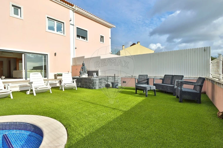 Moradia T4 para Venda em Rio de Mouro Foto 42