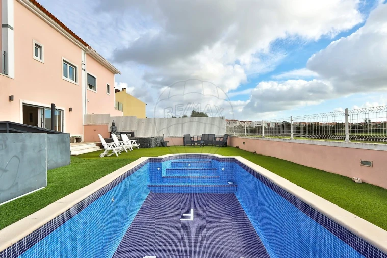 Moradia T4 para Venda em Rio de Mouro Foto 40