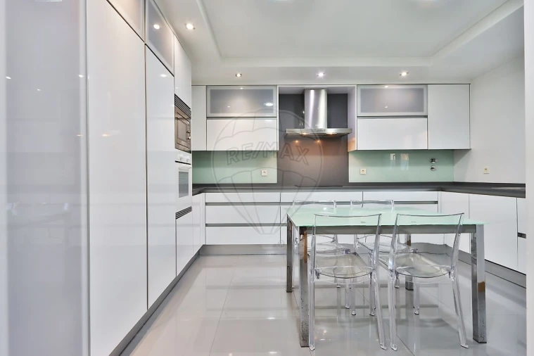 Moradia T4 para Venda em Rio de Mouro Foto 6