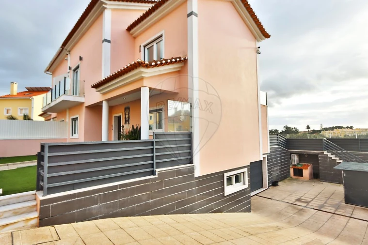 Moradia T4 para Venda em Rio de Mouro Foto 44