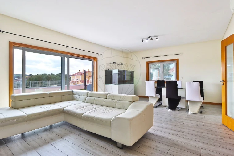 Moradia T4 para Venda em Rio de Mouro Foto 5