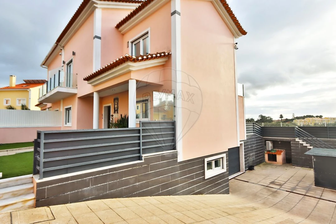 Moradia T4 para Venda em Rio de Mouro Foto 44