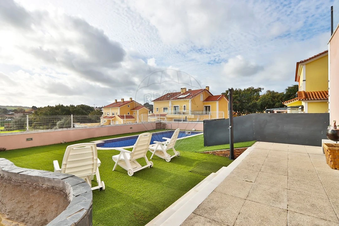 Moradia T4 para Venda em Rio de Mouro Foto 38