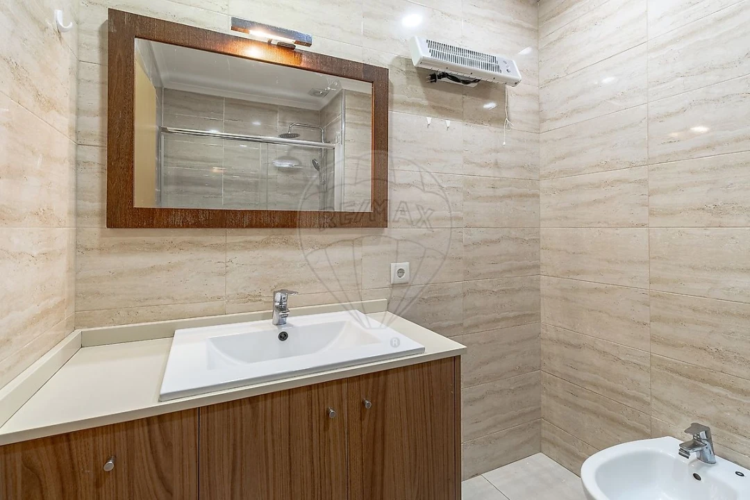 Apartamento T2 para Venda em Mafamude e Vilar do Paraíso Foto 21