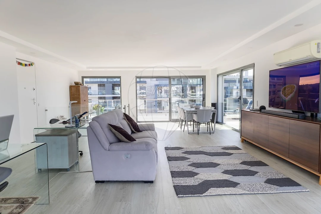 Apartamento T4 para Venda em Charneca de Caparica e Sobreda Foto 28