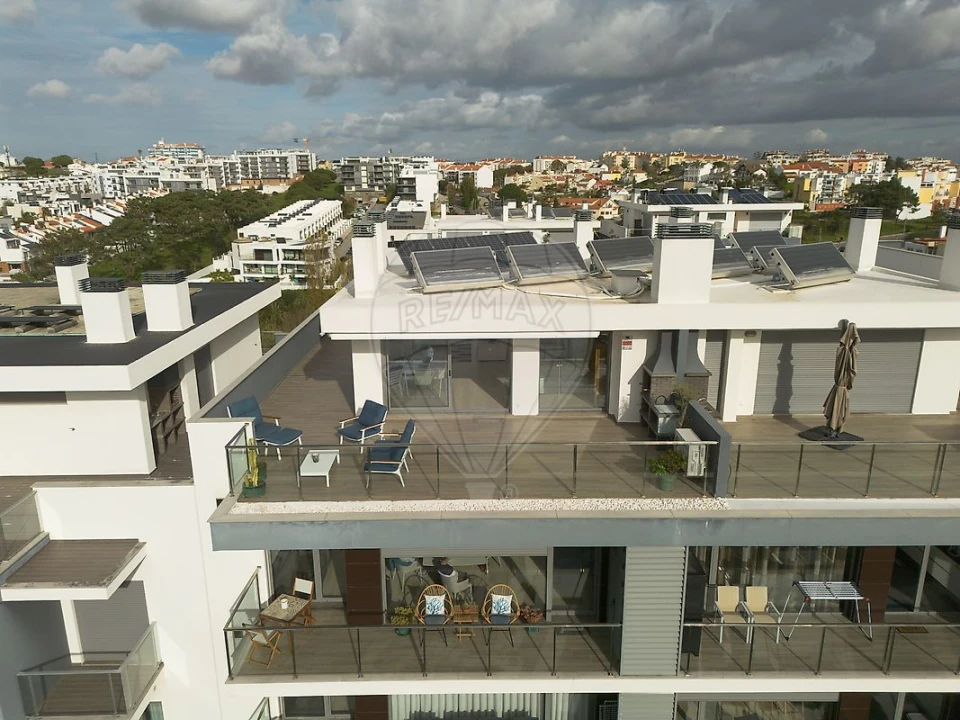 Apartamento T4 para Venda em Charneca de Caparica e Sobreda Foto 1