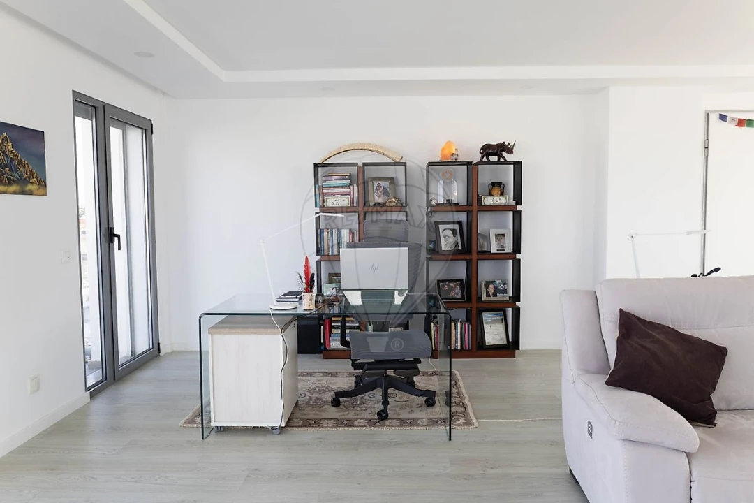 Apartamento T4 para Venda em Charneca de Caparica e Sobreda Foto 29