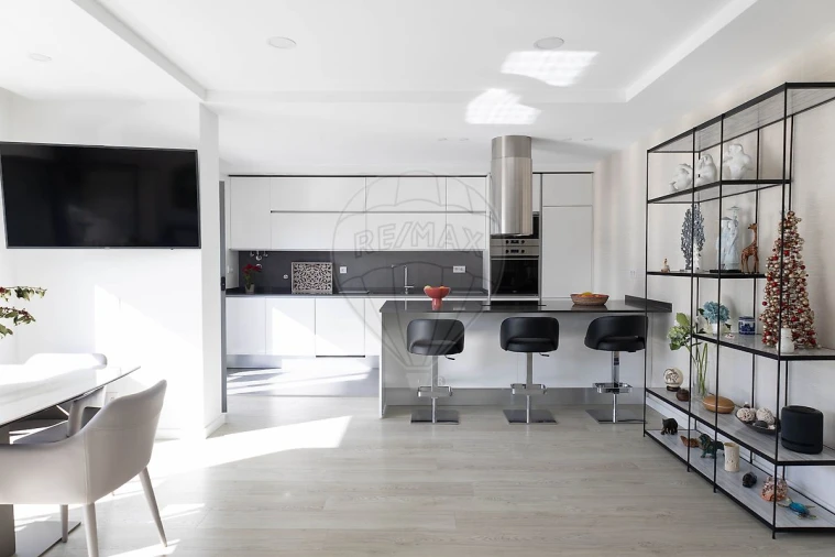 Apartamento T4 para Venda em Charneca de Caparica e Sobreda Foto 5