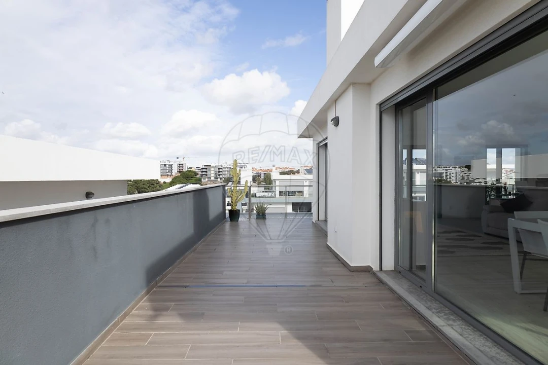 Apartamento T4 para Venda em Charneca de Caparica e Sobreda Foto 38