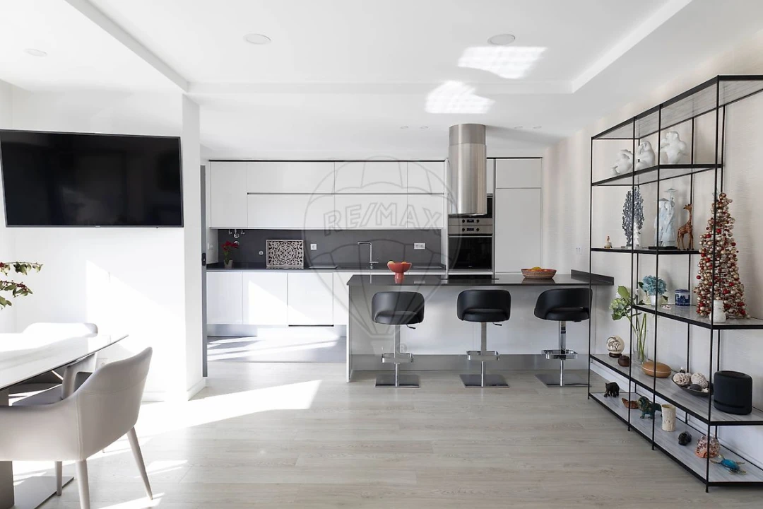 Apartamento T4 para Venda em Charneca de Caparica e Sobreda Foto 5