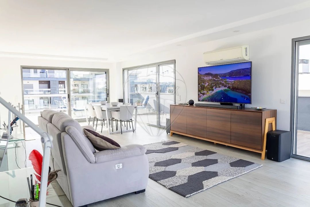 Apartamento T4 para Venda em Charneca de Caparica e Sobreda Foto 32