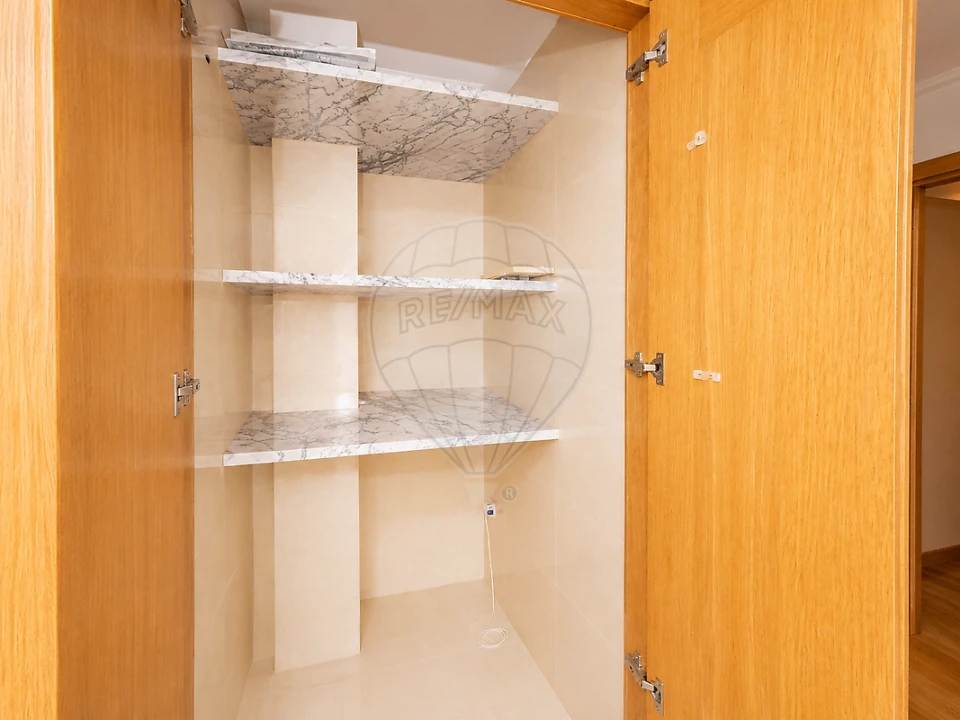 Apartamento T2 para Venda em Venteira Foto 6