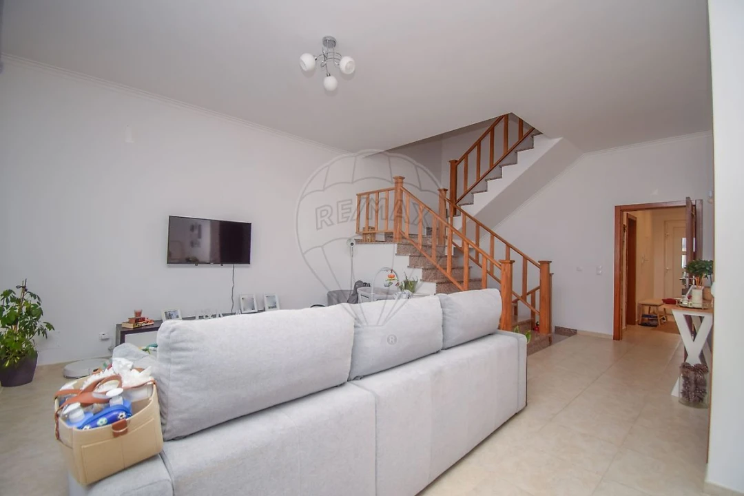 Moradia T3 para Venda em Vialonga Foto 6