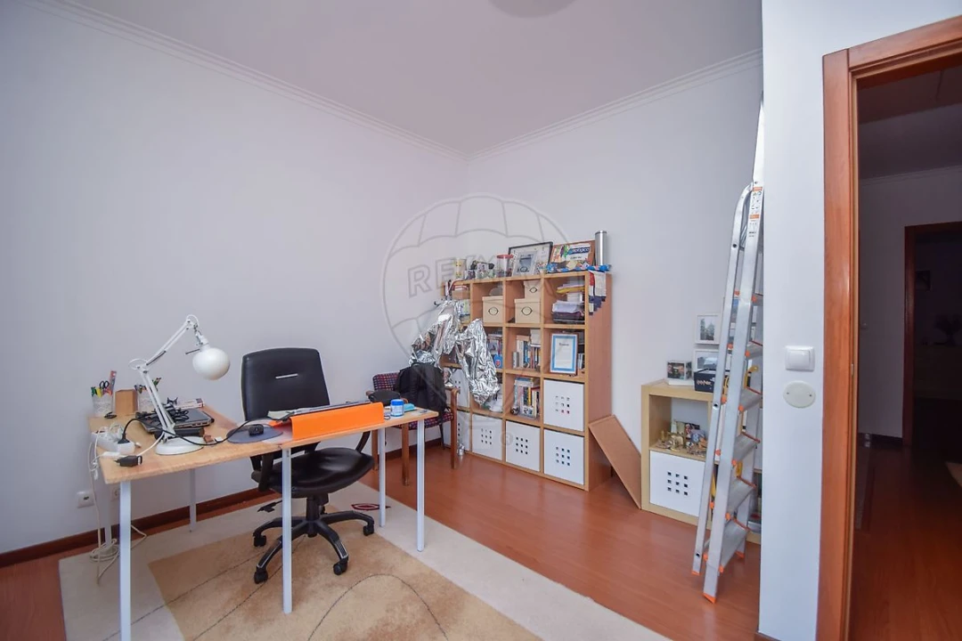 Moradia T3 para Venda em Vialonga Foto 12