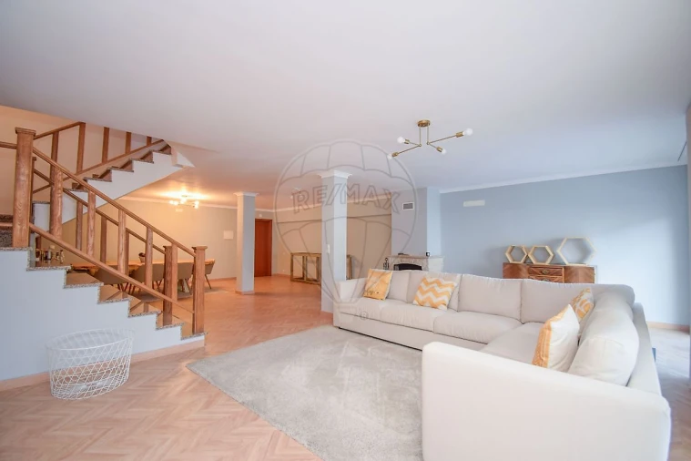 Moradia T3 para Venda em Vialonga Foto 10