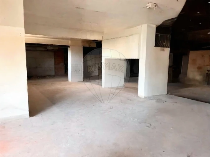 Loja para Venda em Almada, Cova da Piedade, Pragal e Cacilhas Foto 9