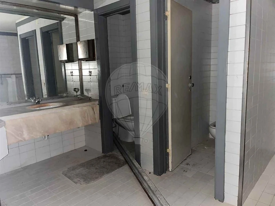 Loja para Venda em Almada, Cova da Piedade, Pragal e Cacilhas Foto 7