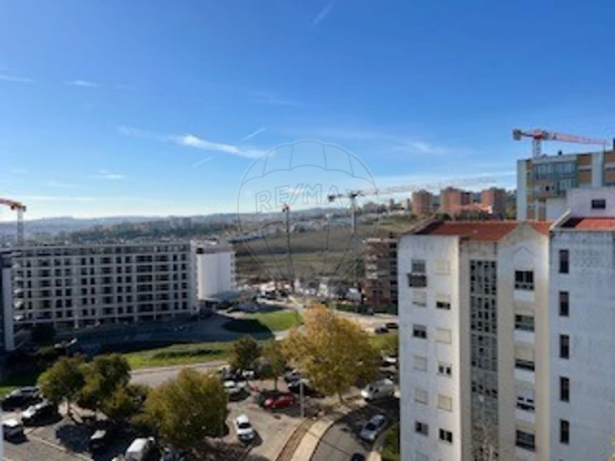 Apartamento T3 para Venda em Santo António dos Cavaleiros e Frielas Foto 4