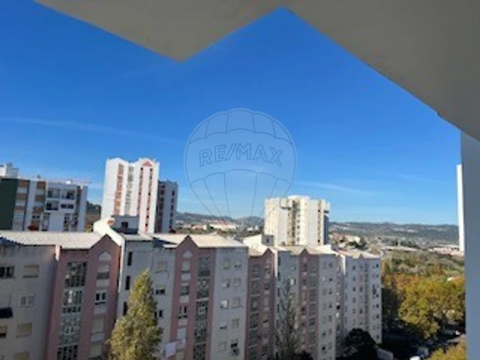 Apartamento T3 para Venda em Santo António dos Cavaleiros e Frielas Foto 3