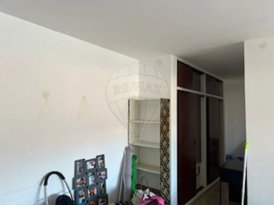 Apartamento T3 para Venda em Santo António dos Cavaleiros e Frielas Foto 9