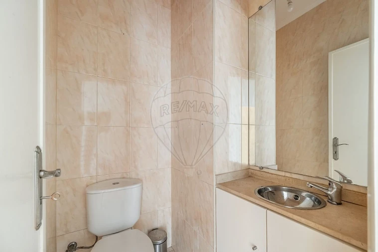 Apartamento T2 para Venda em Campanhã Foto 7