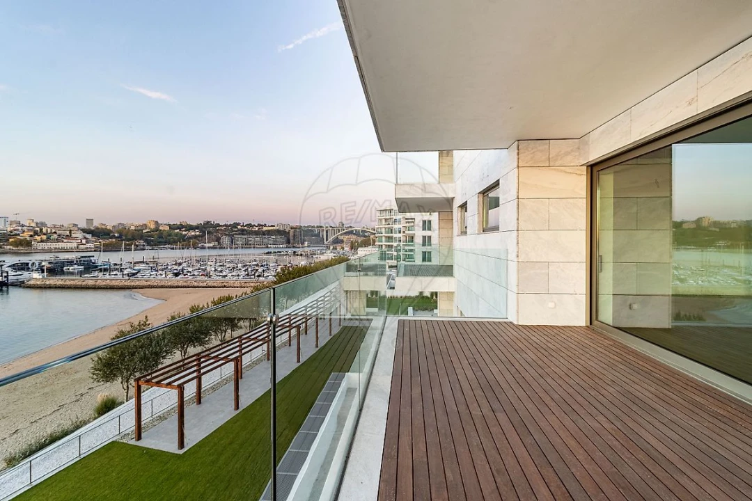 Apartamento T3 para Arrendamento em Canidelo Foto 11