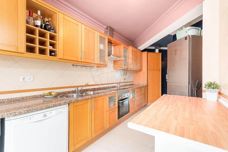 Apartamento T3 para Venda em Aveiras de Cima Foto 1