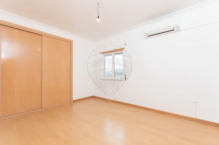 Apartamento T3 para Venda em Aveiras de Cima Foto 9