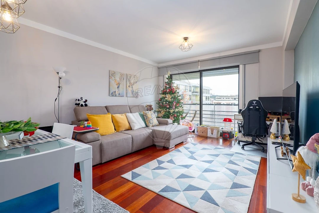 Apartamento T2 para Venda em Castêlo da Maia Foto 4